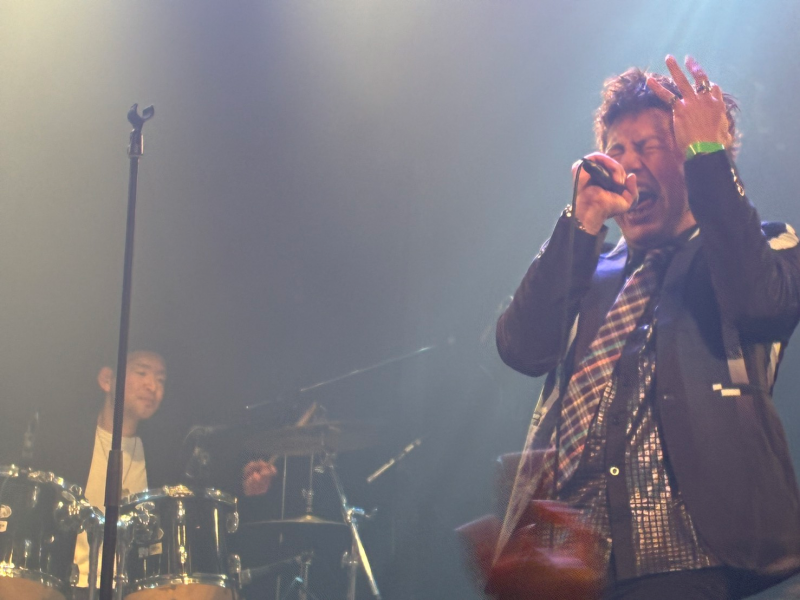 熱唱するやっち